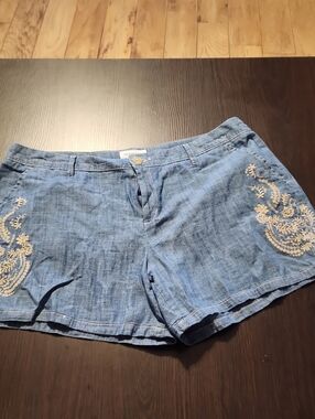 Liz Claiborne Light Blue Denim Shorts with Cream Embroidery